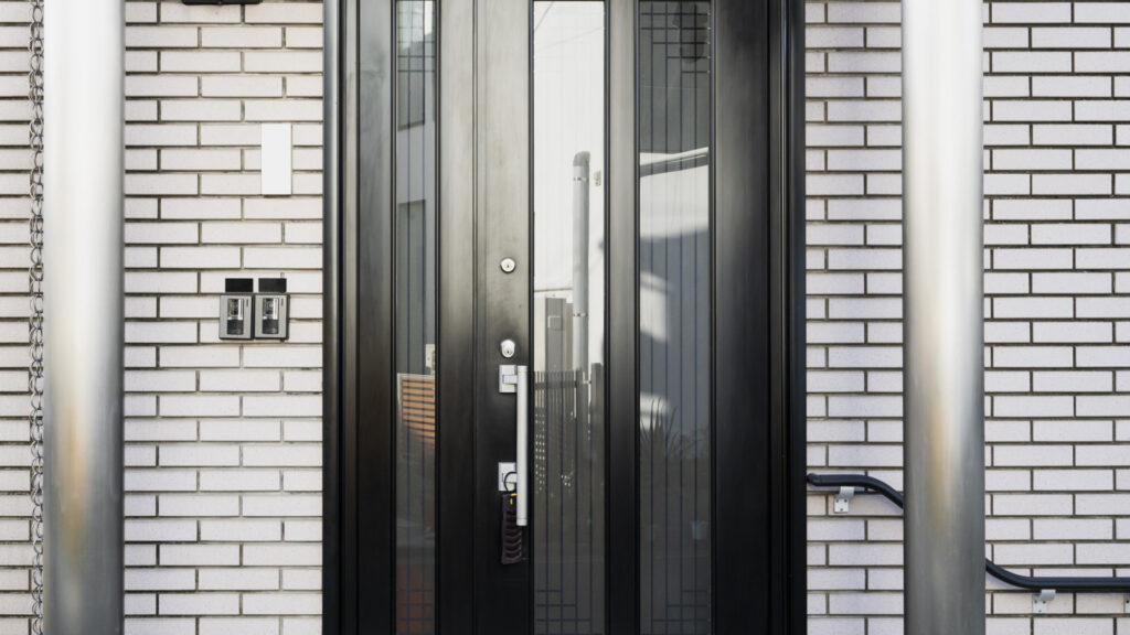 Porte d'entrée vitrée en aluminium : quels avantages au quotidien ?