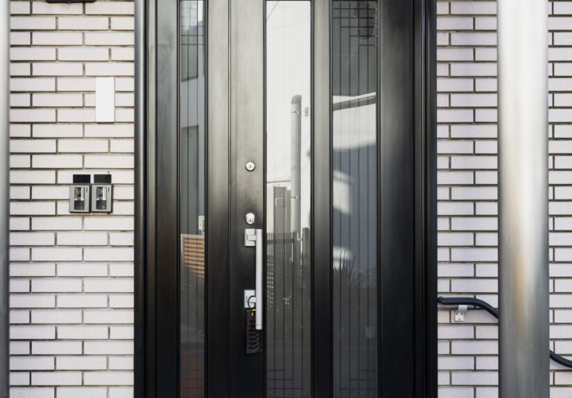 Porte d'entrée vitrée en aluminium : quels avantages au quotidien ?