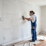 Application de peinture : évitez les erreurs de ponçage qui abîment votre surface